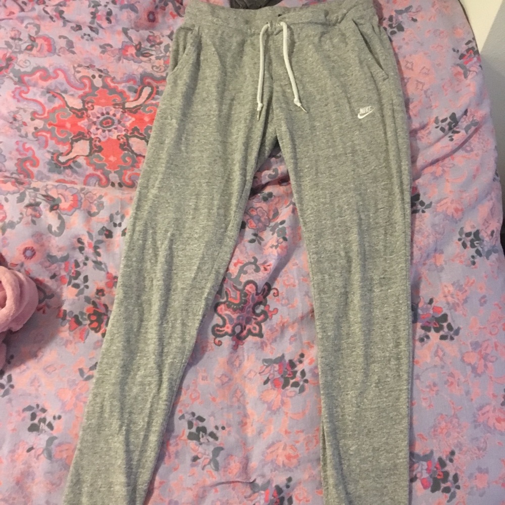 Women’s Nike jogger sweatpants